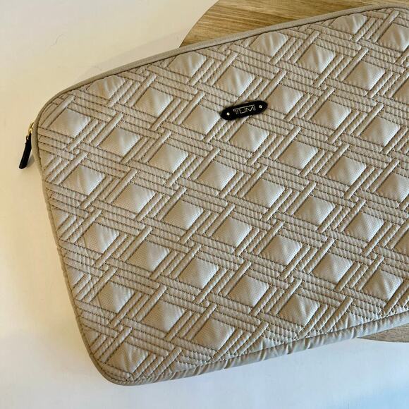 Tumi Sinclair Quilted Gray Laptop Sleeve Zipper Closure Travel Work Bag - Picture 1 of 8